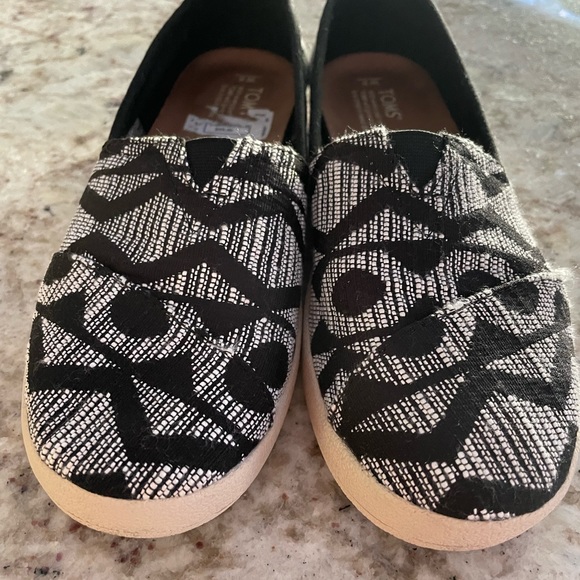 Almost new Toms size 8 - Picture 1 of 6